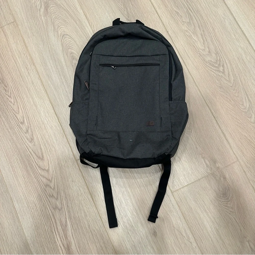 LIKE NEW Case Logic Era 15.6
